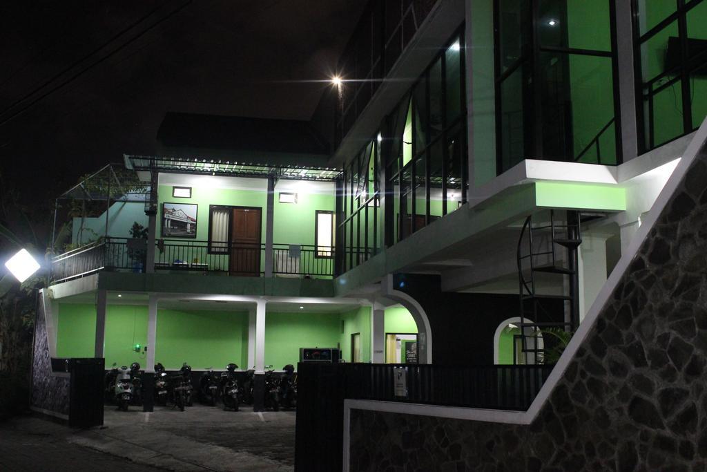 Отель The Greenhouse Джокьякарта Экстерьер фото